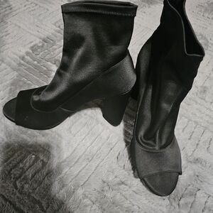 Gianni Bini Black Heeled Boots with Chunky Heel Rounded Open Toe